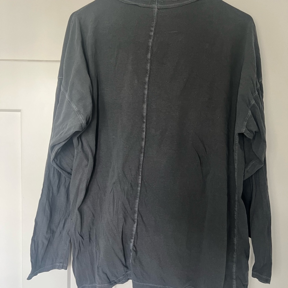 We the free long sleeve distressed thread look style grey shirt top bohemian - Picture 3 of 4